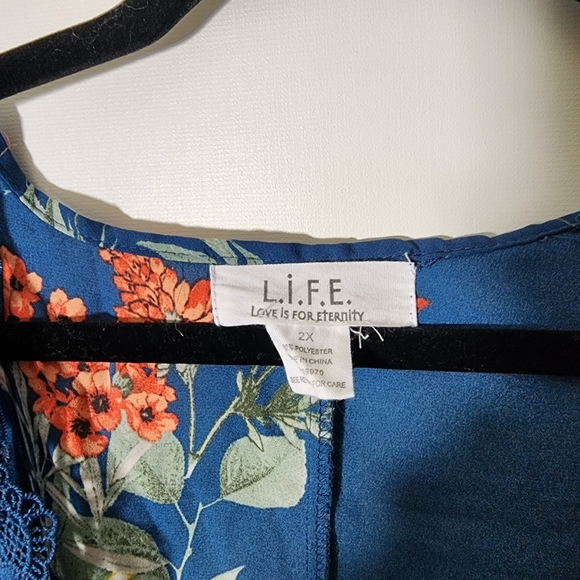 LIFE bathing suit coverall. Size 2X ladies floral open shawl. - Picture 3 of 6